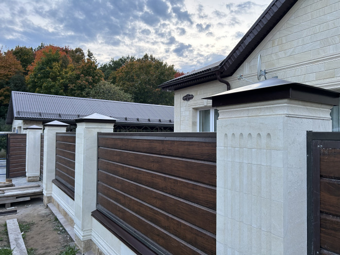 Колпак заборный Тип-5. 390х390мм 8017